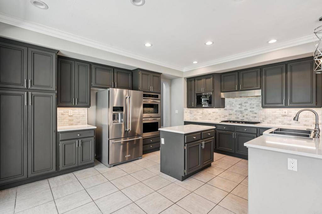 Carlsbad, CA 92011,6618 Vireo CT