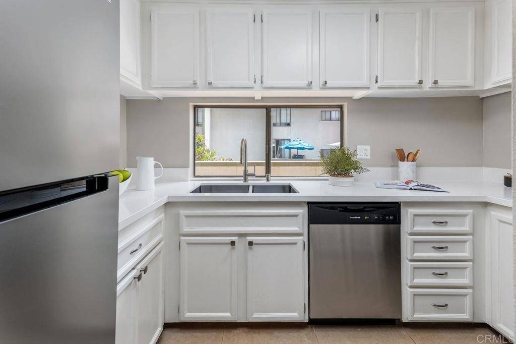 San Diego, CA 92122,6182 Agee ST #193