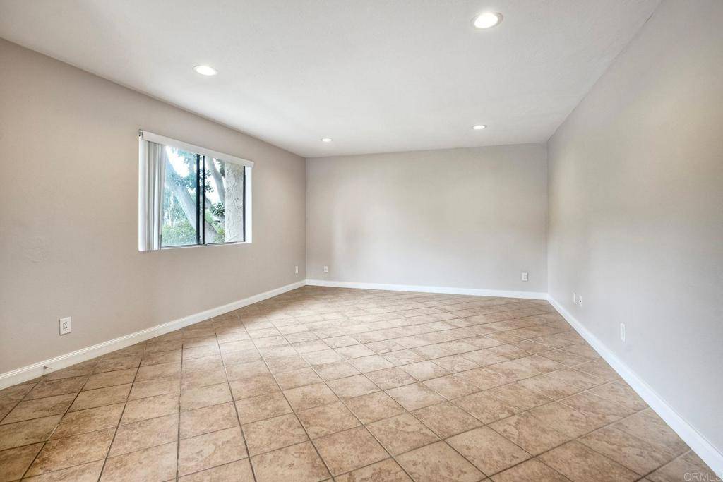 Oceanside, CA 92057,3796 San Ramon #51