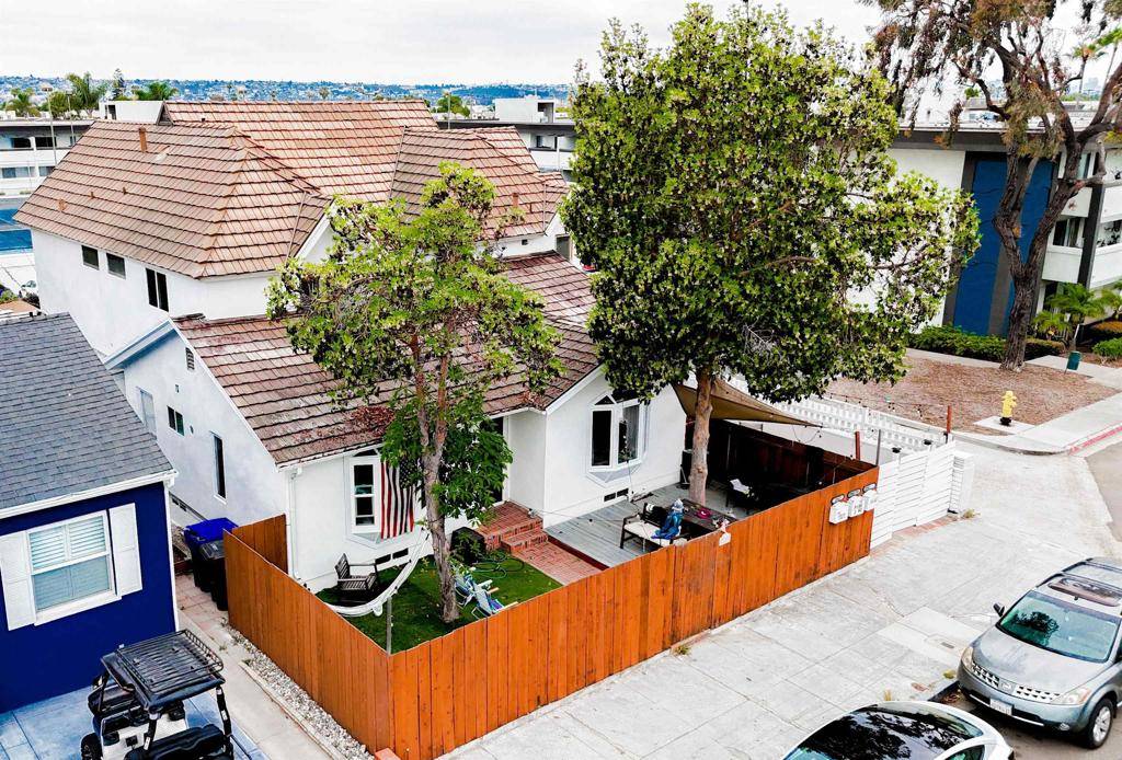 San Diego, CA 92109,3943 Ingraham ST