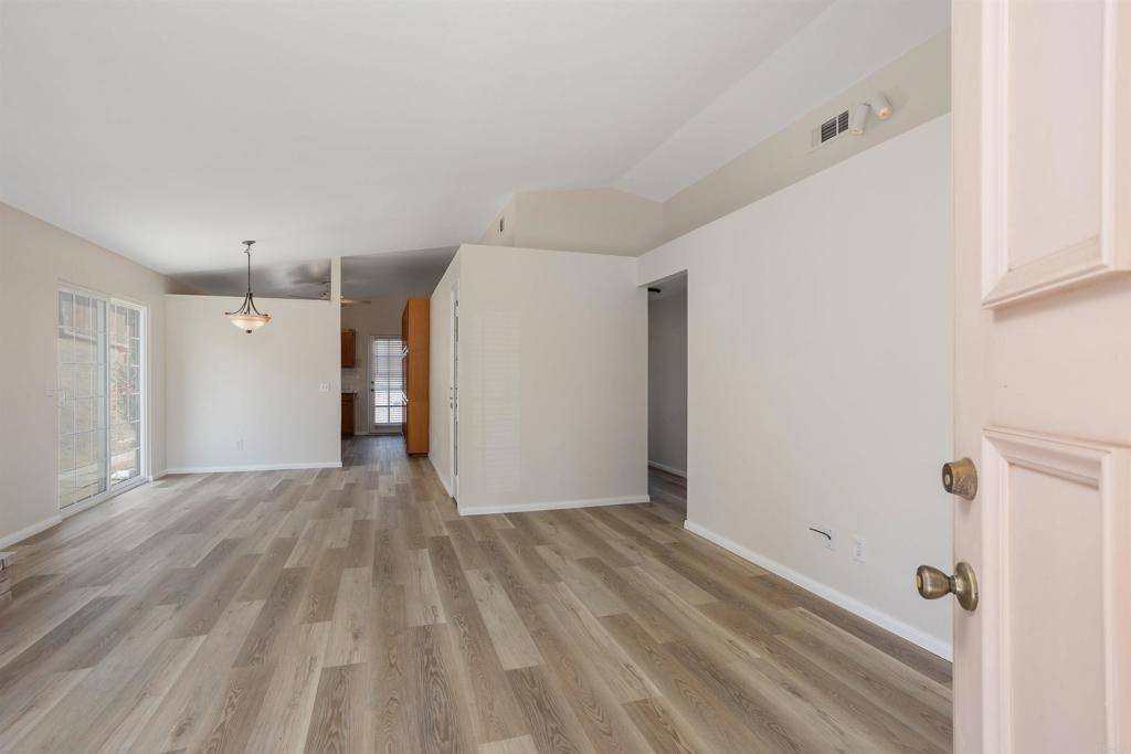 Escondido, CA 92029,2035 Badger Gln