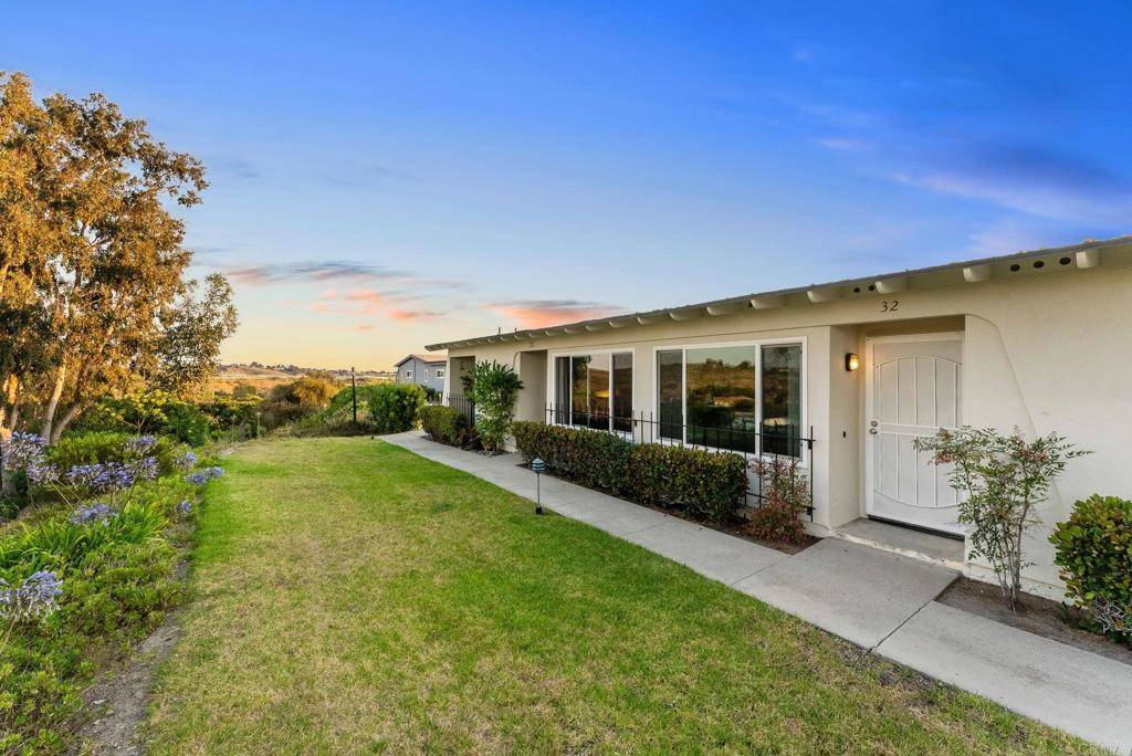 Oceanside, CA 92057,3839 Vista Campana S #32