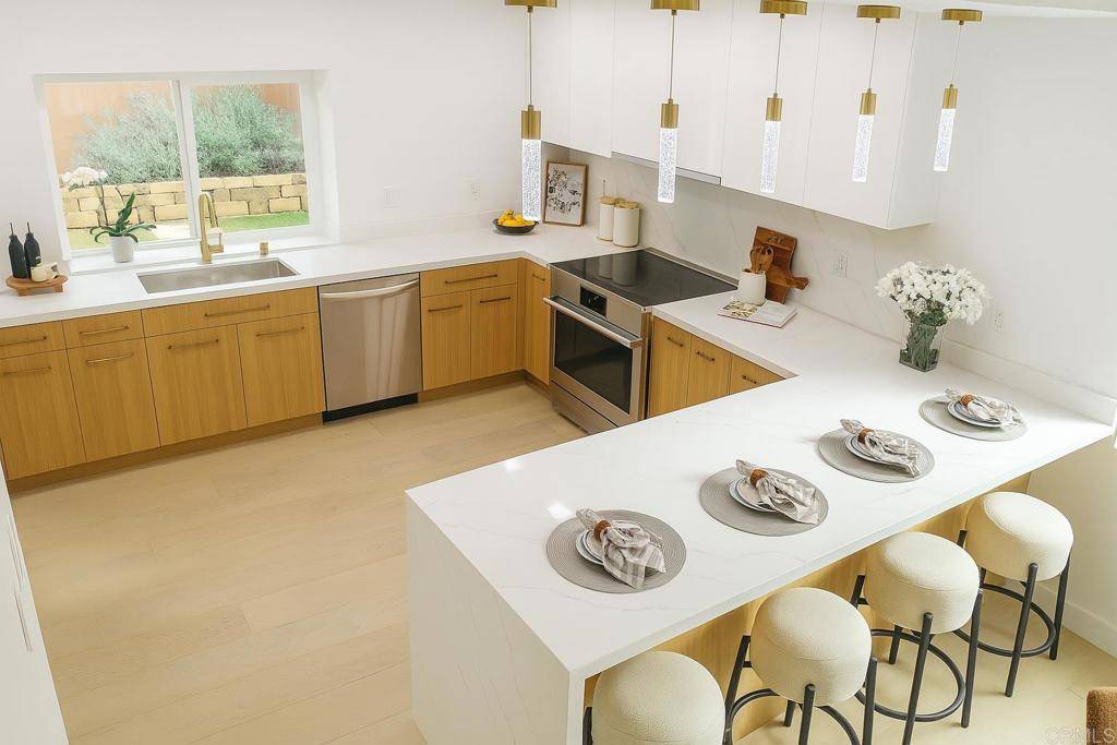 Encinitas, CA 92024,407 Via Ultimo