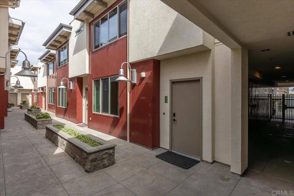 Encinitas, CA 92024,687 S Coast Highway 101