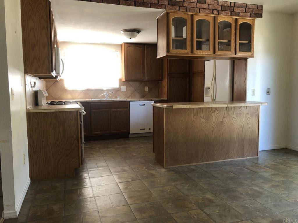 Escondido, CA 92027,1681 E Mission AVE
