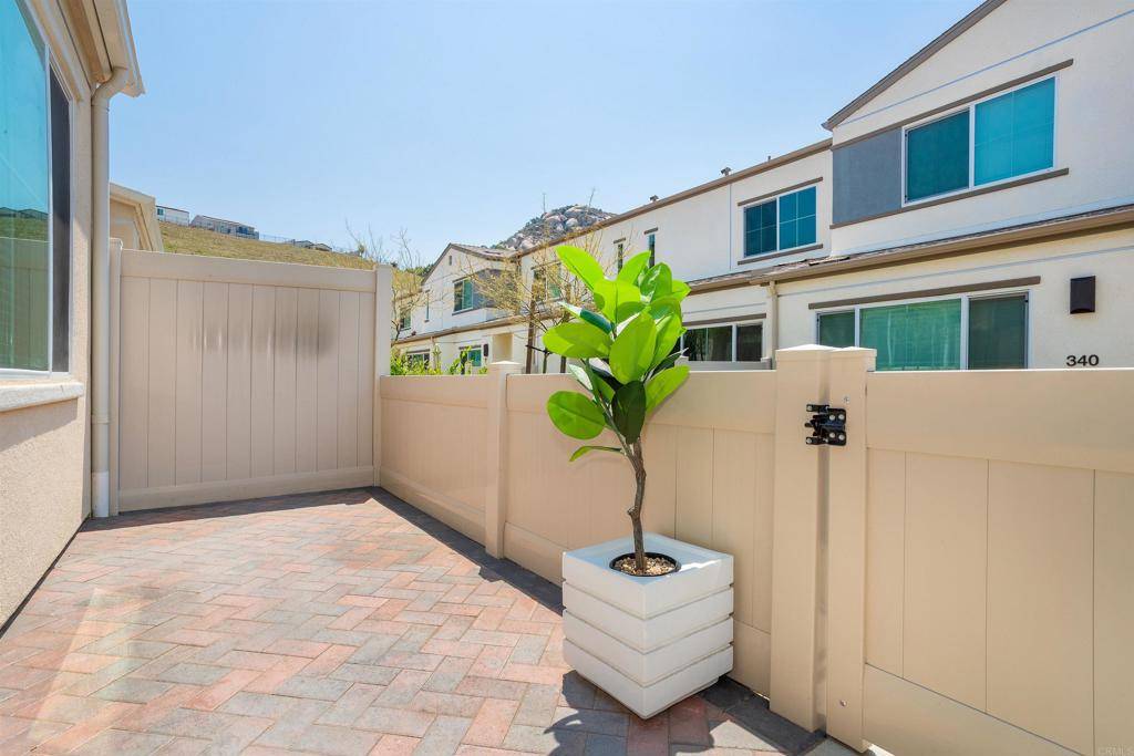 Fallbrook, CA 92028,339 Sweet PL