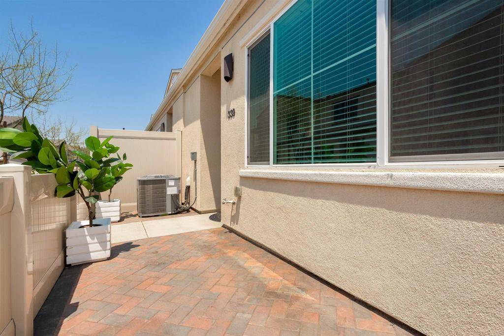 Fallbrook, CA 92028,339 Sweet PL
