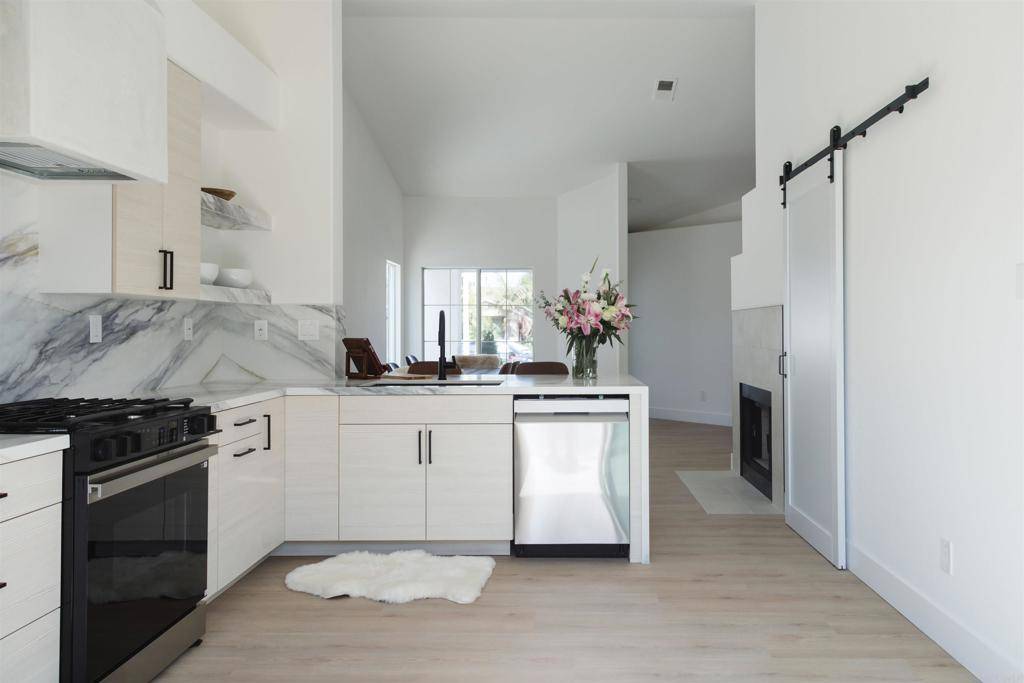 Oceanside, CA 92058,183 Plumosa ST