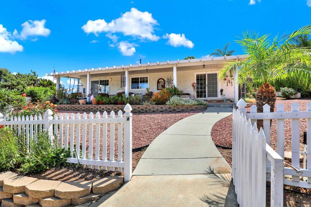 2233 Puesta Del Sol Escondido, CA 92027