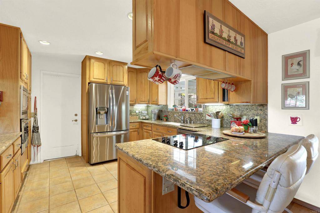 2233 Puesta Del Sol Escondido, CA 92027