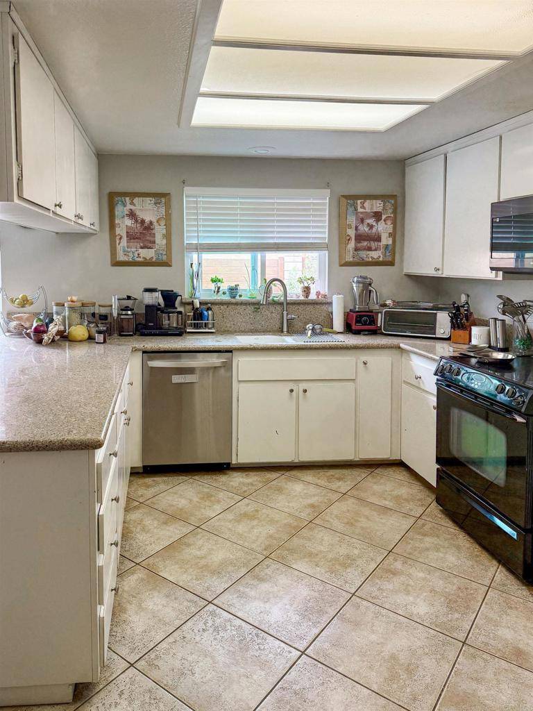 Carlsbad, CA 92009,2615 Abedul ST
