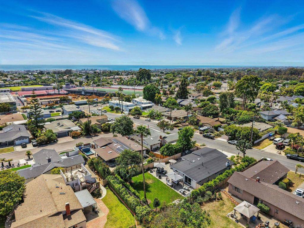 Carlsbad, CA 92008,2061 Gayle WAY