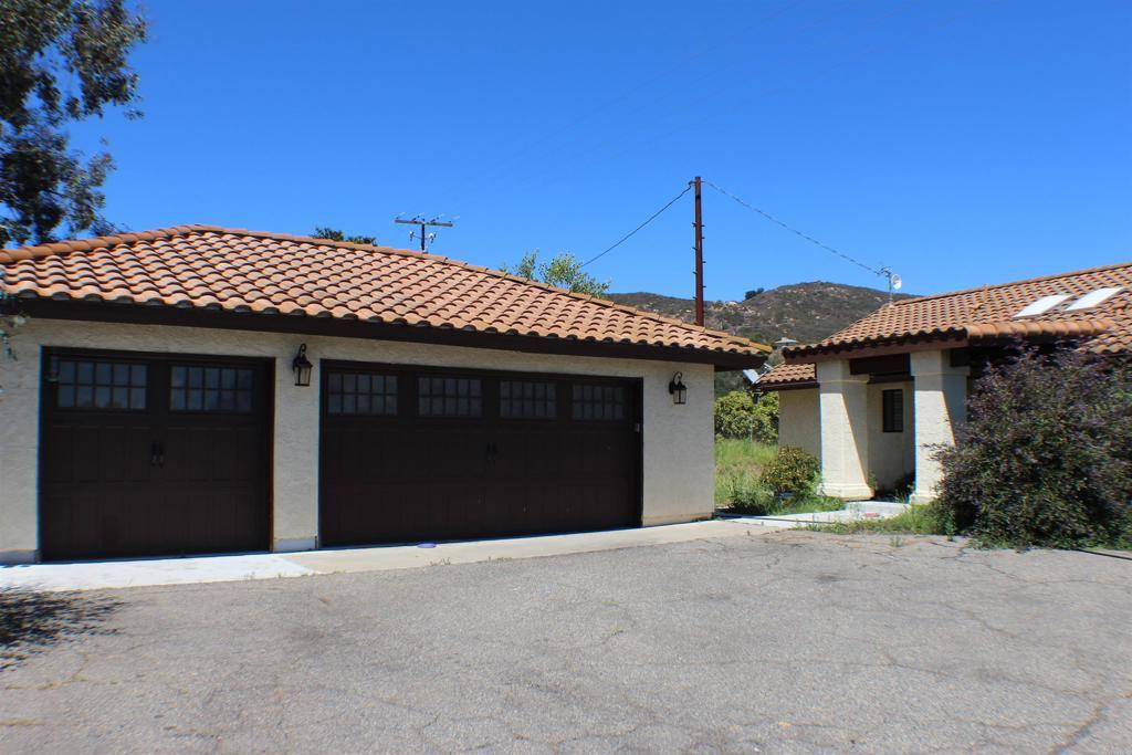 Valley Center, CA 92082,33140 Lilac RD
