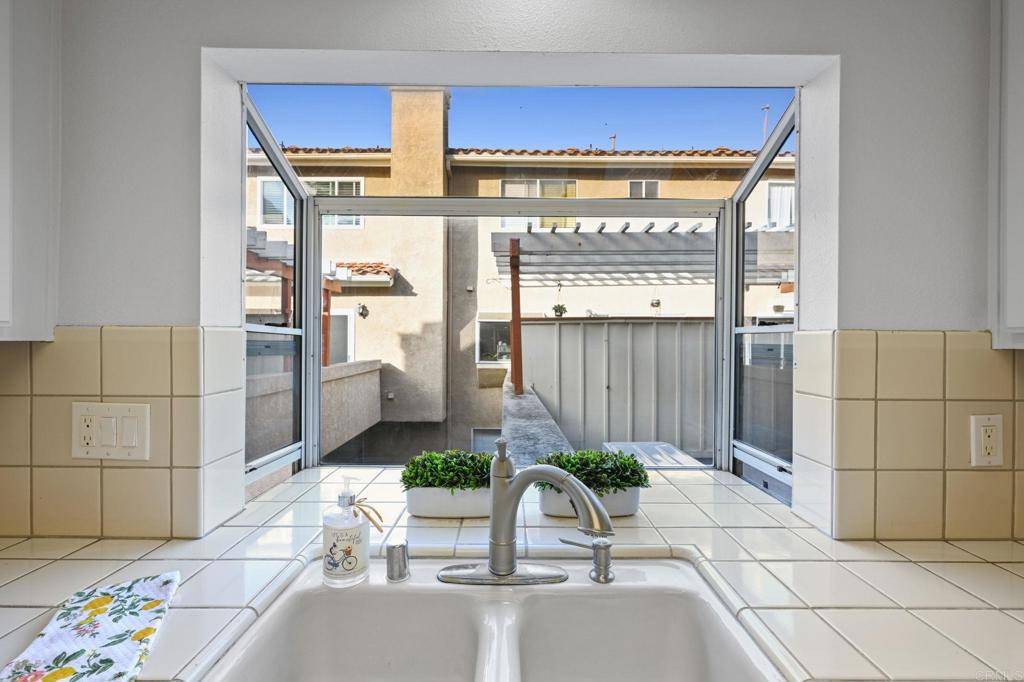 Carlsbad, CA 92009,7727 Caminito Monarca #102