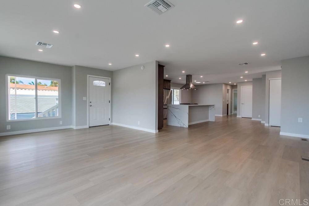 Carlsbad, CA 92011,7320 San Bartolo ST #217