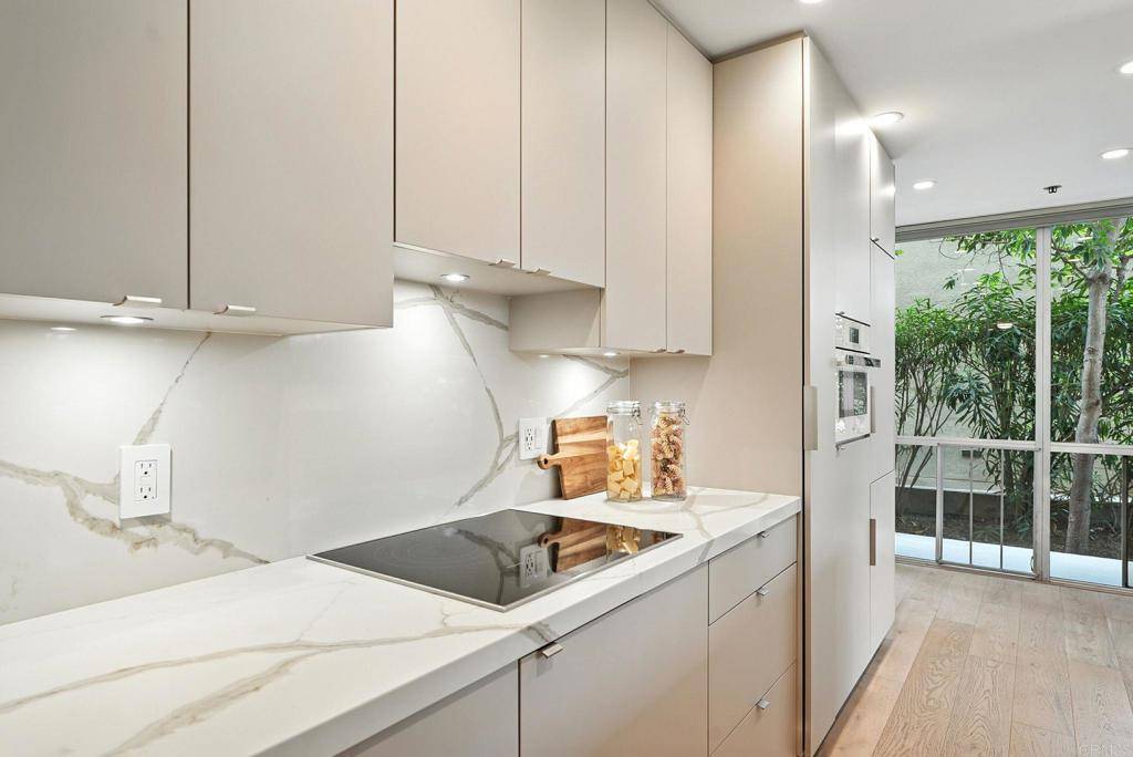 La Jolla, CA 92037,800 PROSPECT ST #1F