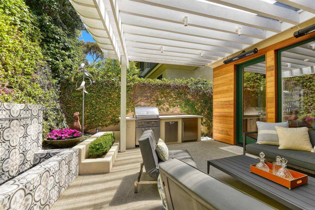 La Jolla, CA 92037,7127 Fay AVE