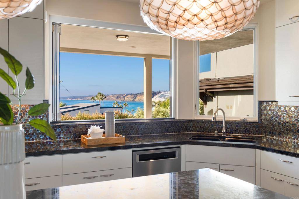 La Jolla, CA 92037,1876 Little ST