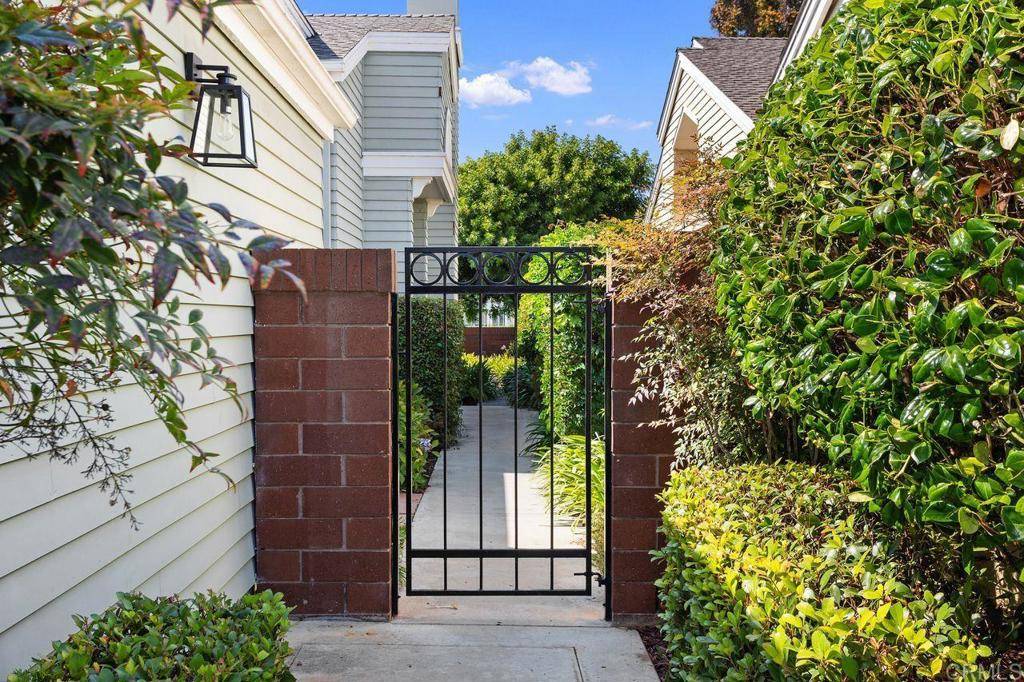 Carlsbad, CA 92011,820 Daphne CT