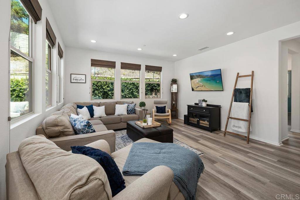 San Marcos, CA 92078,712 Gemstone DR