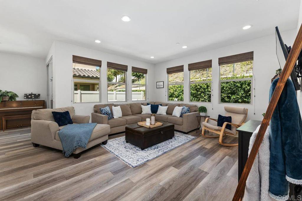 San Marcos, CA 92078,712 Gemstone DR