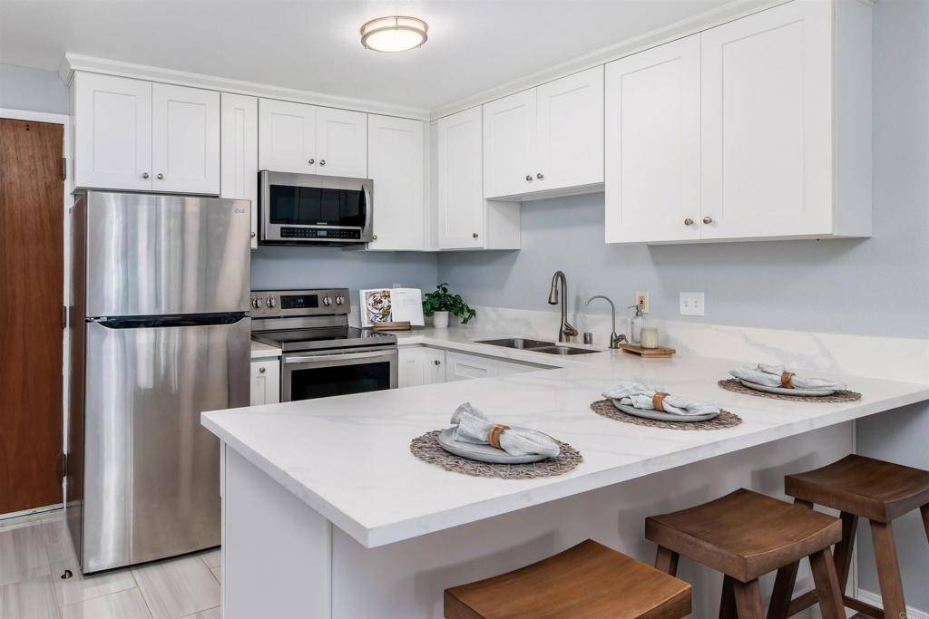 San Diego, CA 92122,8308 Regents RD #1H