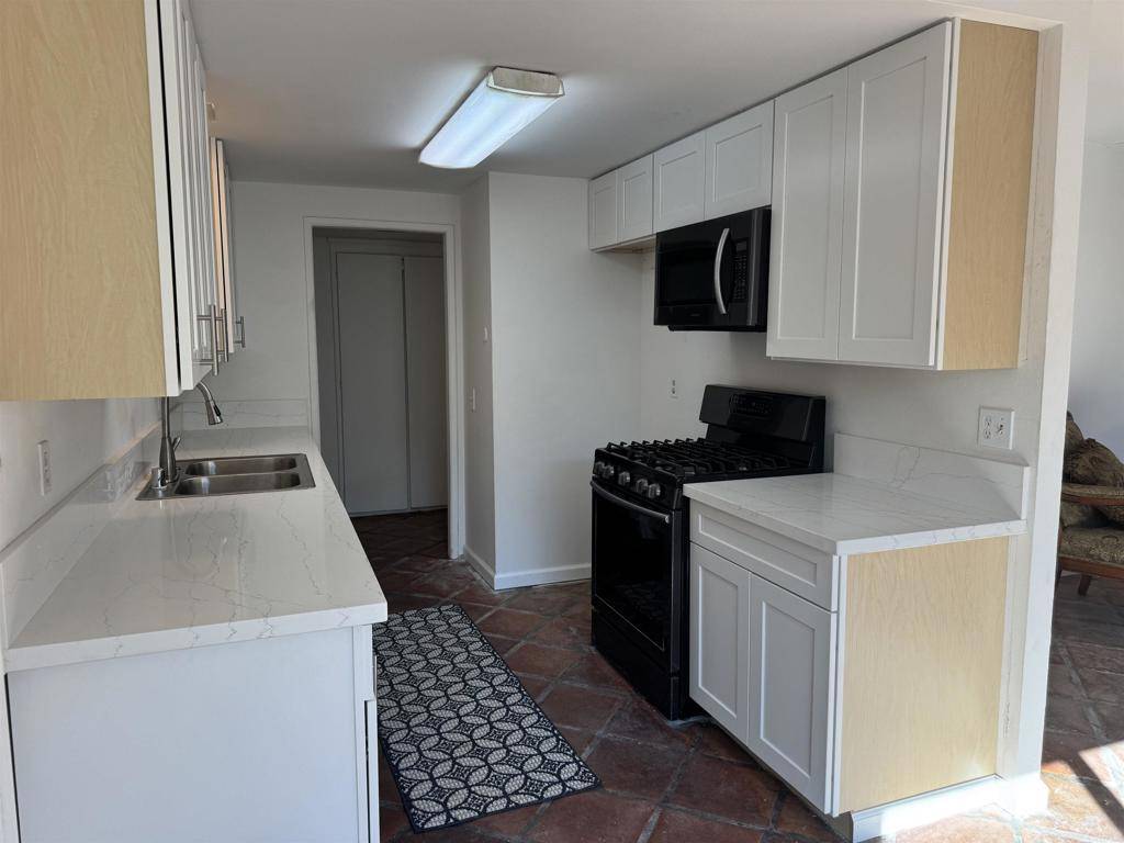Escondido, CA 92027,1621 E Mission AVE