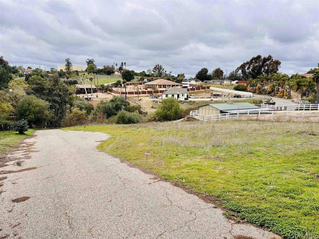 Fallbrook, CA 92028,2399 Paige Circle