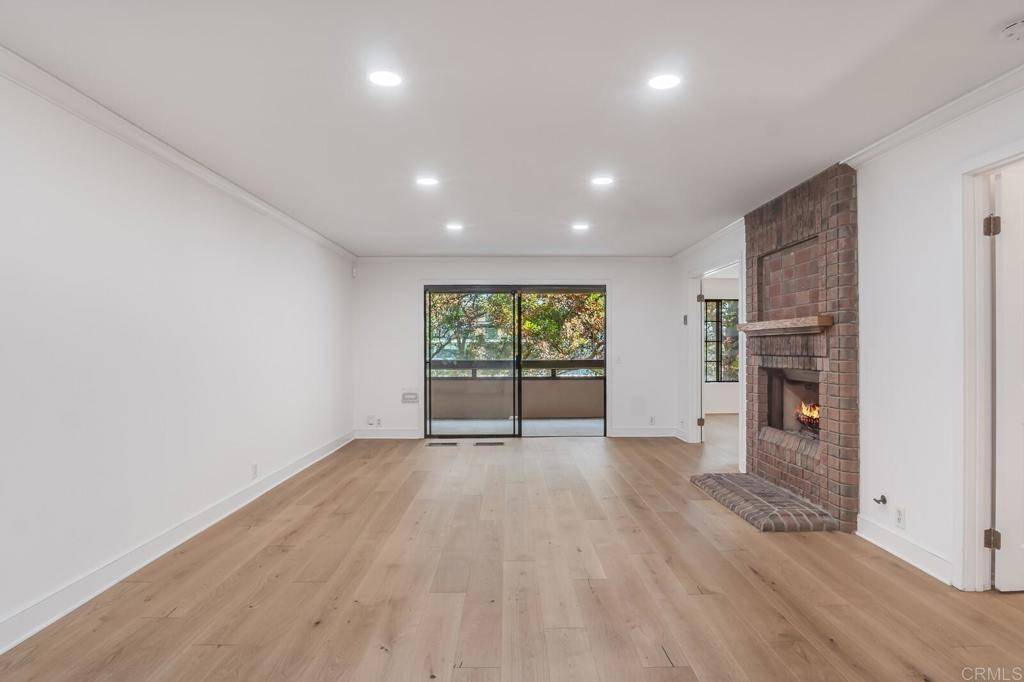 La Jolla, CA 92037,8880 Villa La Jolla #208