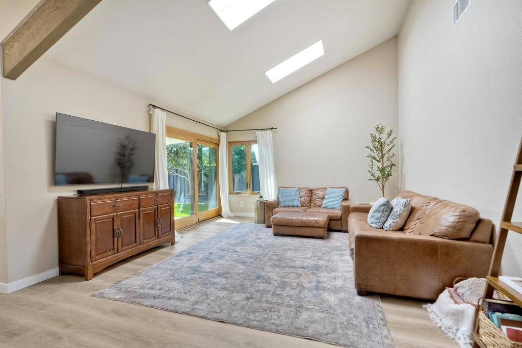 Oceanside, CA 92057,1533 Ranchero DR