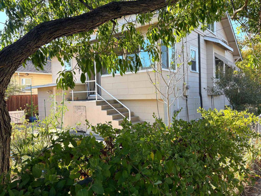 Sacramento, CA 95817,4040 2nd AVE
