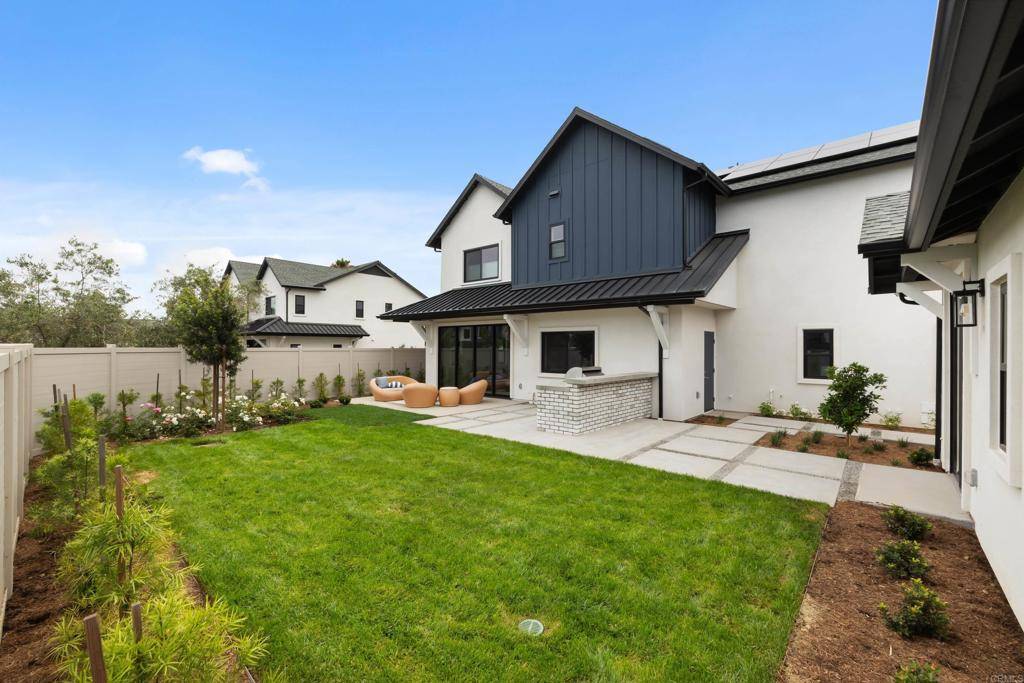 Carlsbad, CA 92008,3755 Adams ST