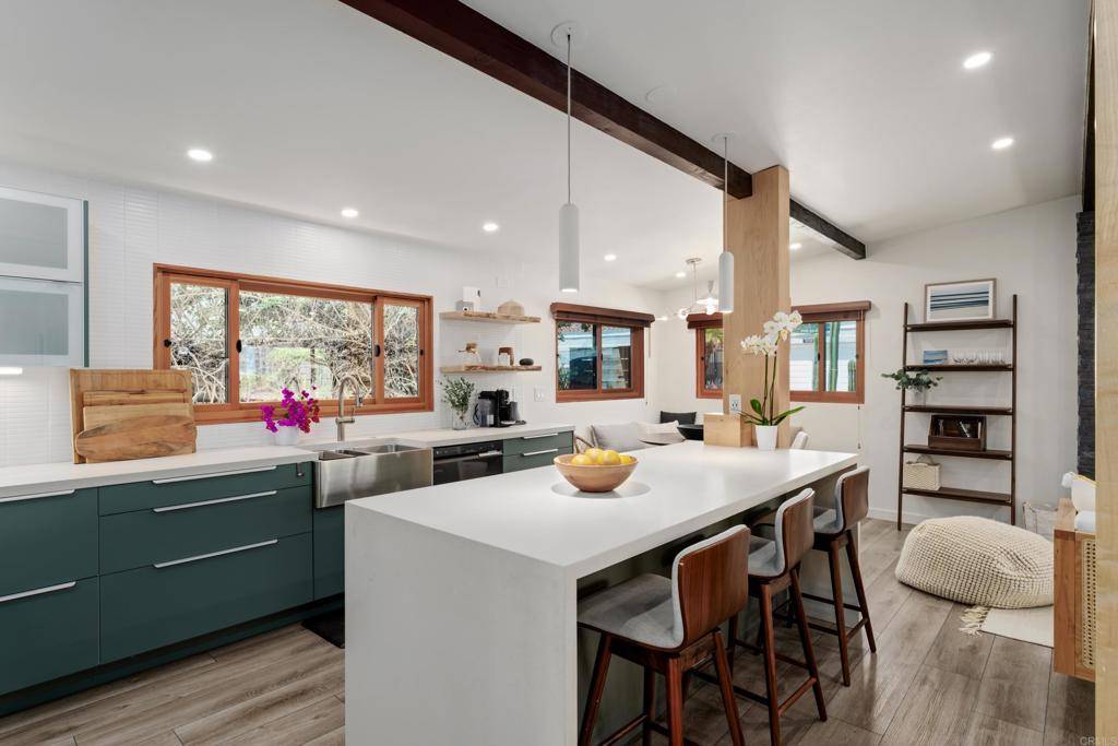 Encinitas, CA 92024,1011 13 Neptune Ave