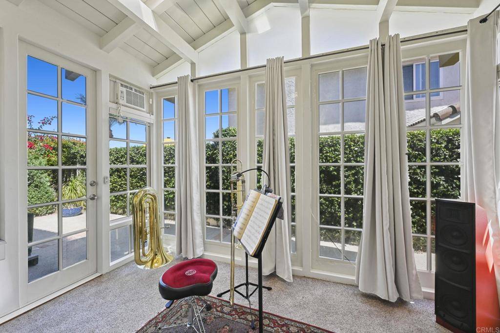 Encinitas, CA 92024,825 Robert LN