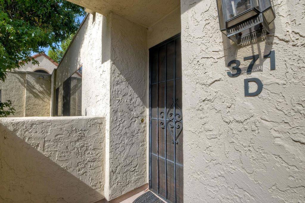 Vista, CA 92083,371 N Melrose DR #D