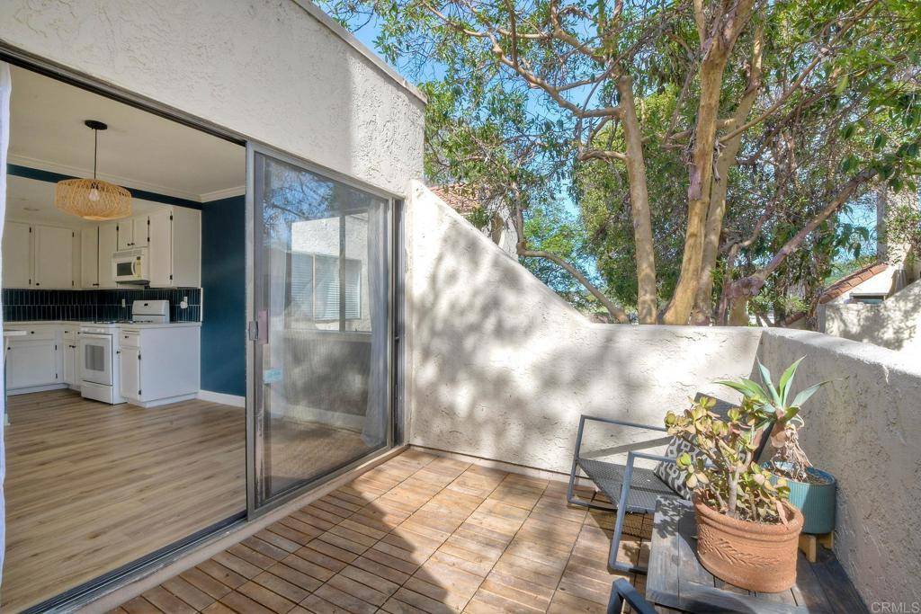 Vista, CA 92083,371 N Melrose DR #D
