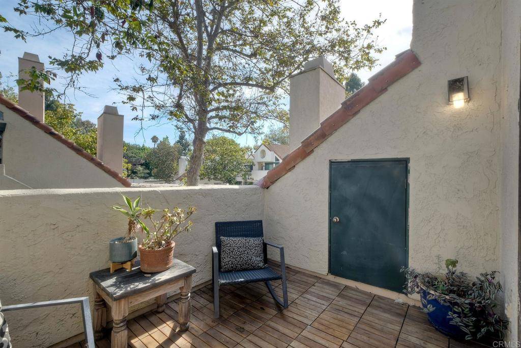 Vista, CA 92083,371 N Melrose DR #D