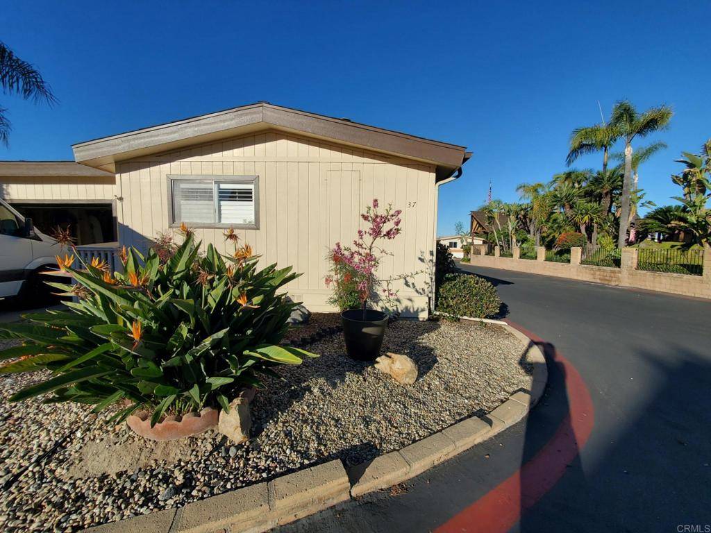 Vista, CA 92083,1333 OLIVE DR #37