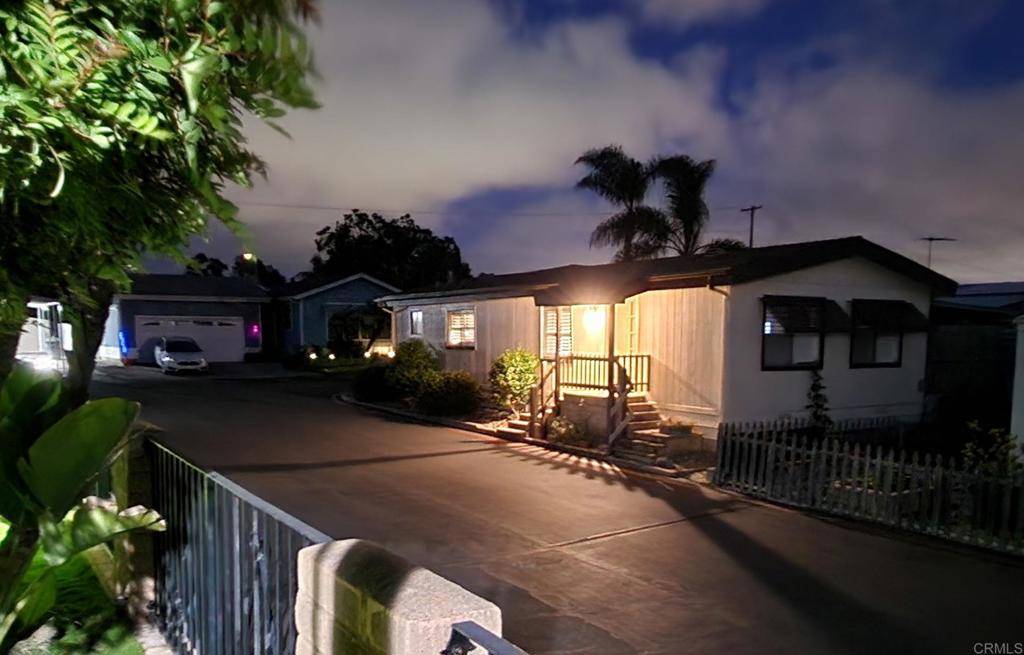 Vista, CA 92083,1333 OLIVE DR #37