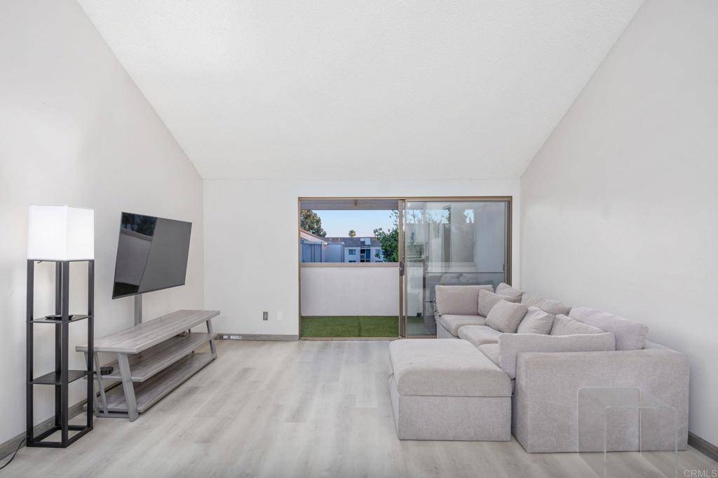 San Diego, CA 92122,6214 Agee ST #34