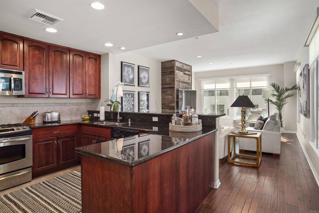 Oceanside, CA 92054,301 Mission AVE #605