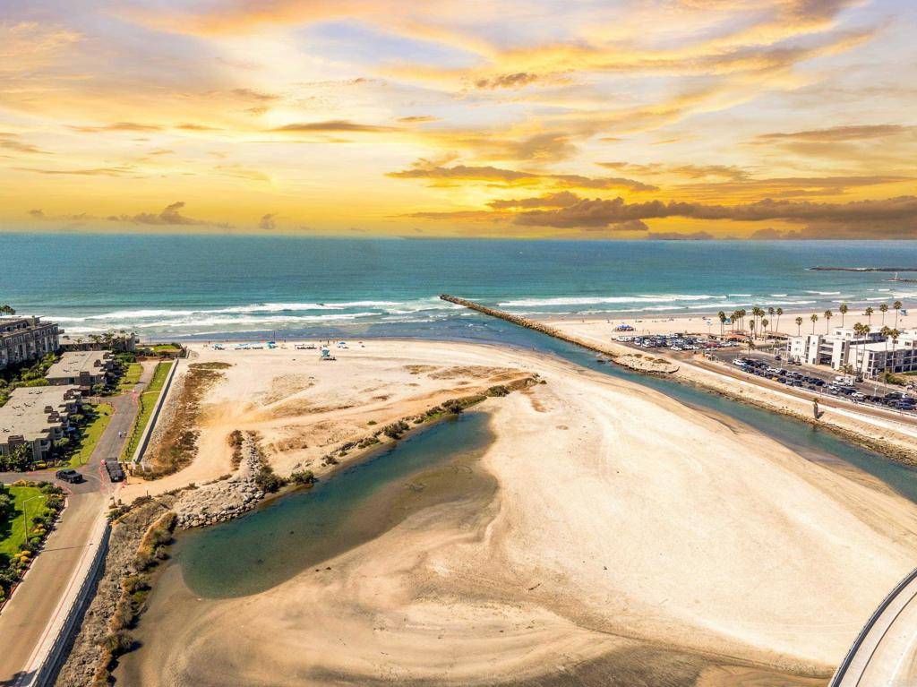 Oceanside, CA 92054,1019 Costa Pacifica WAY #1110
