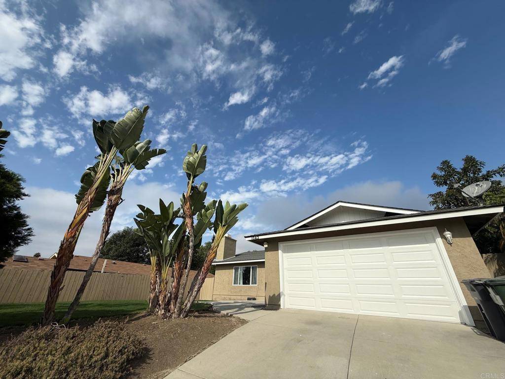 Vista, CA 92083,1042 Nita LN