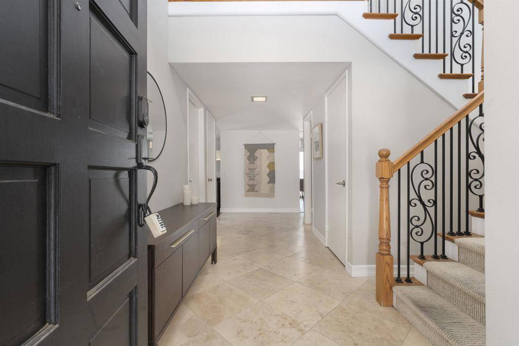La Mesa, CA 91941,10007 Helix Mont CIR