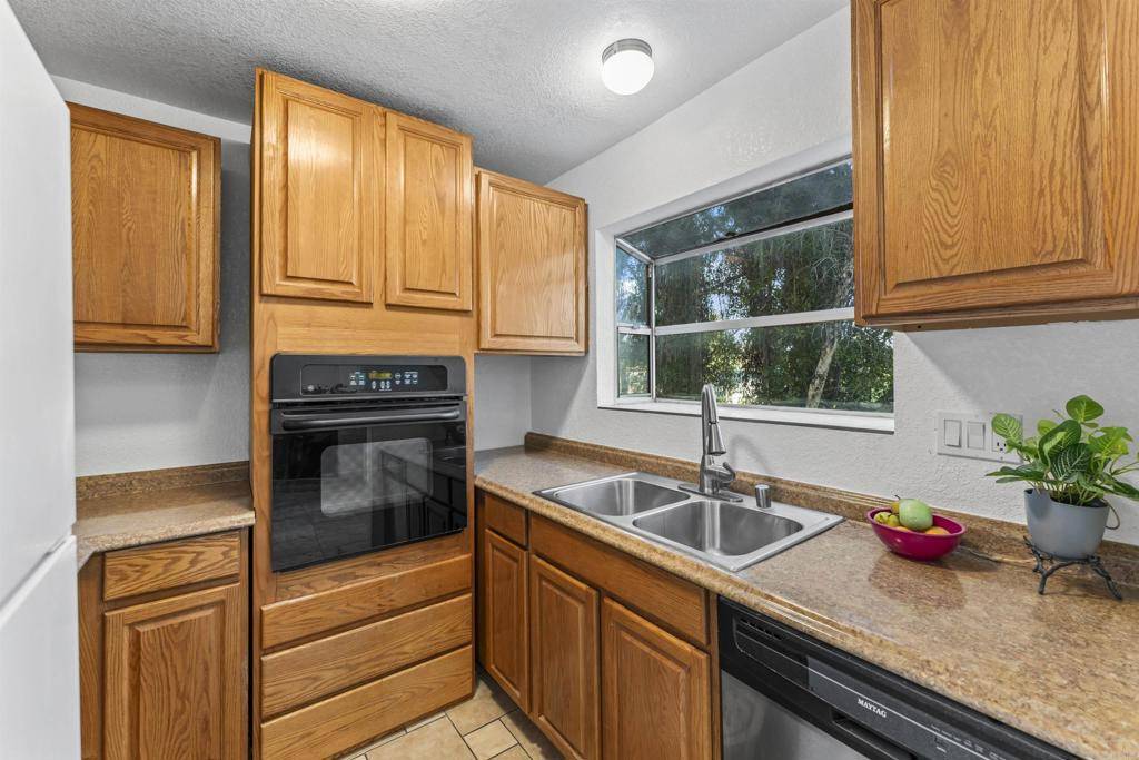 El Cajon, CA 92020,390 E Madison #H