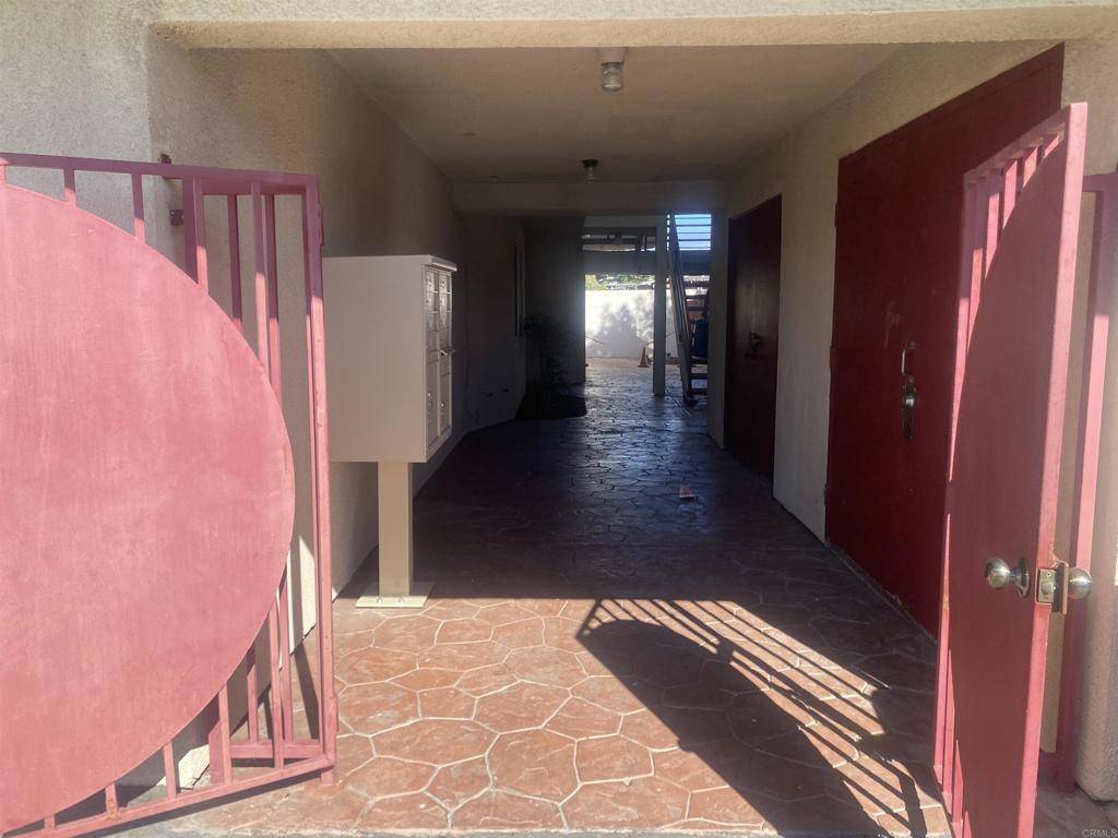 El Cajon, CA 92020,390 E Madison #H