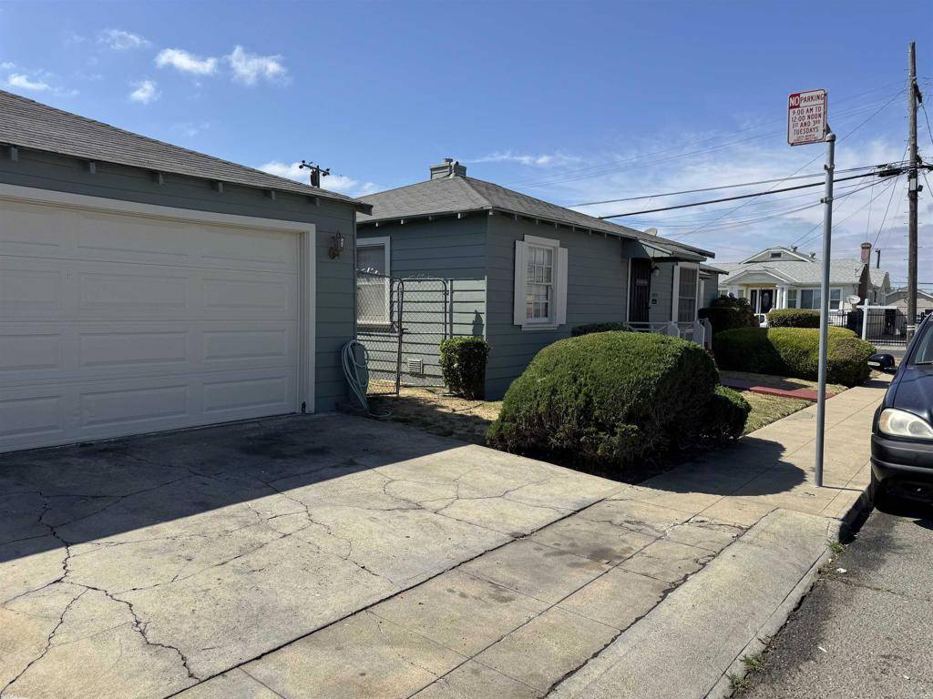 Oakland, CA 94603,10407 Pontiac ST