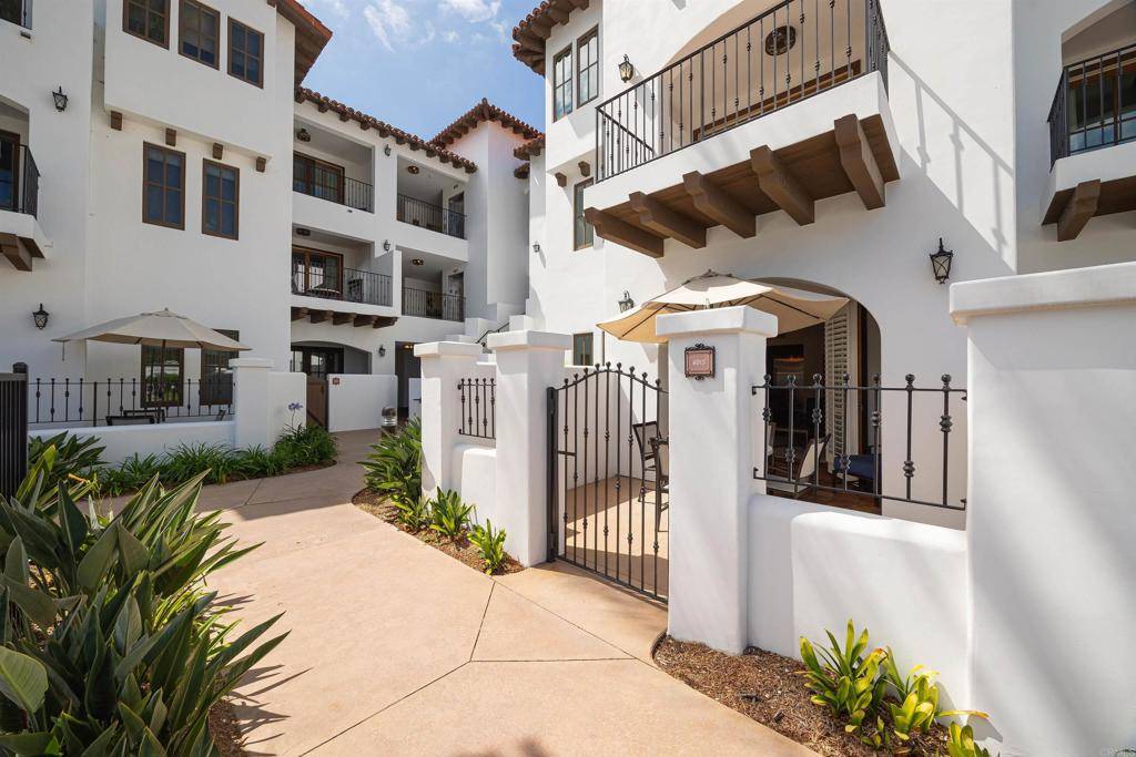 Carlsbad, CA 92009,7310 Estrella De Mar RD #6