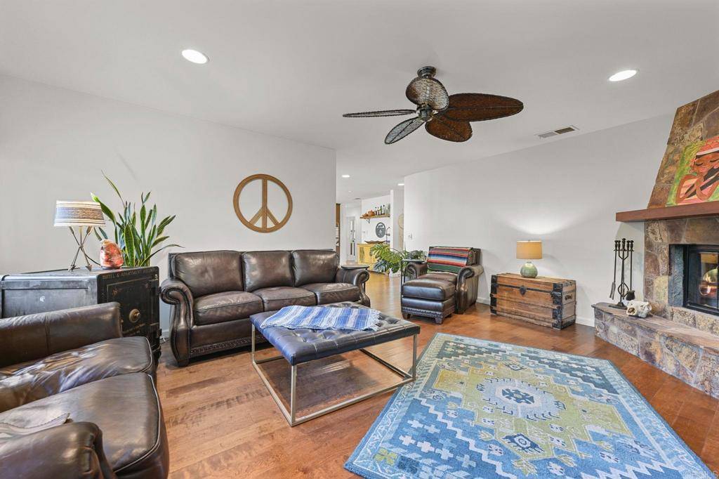 Oceanside, CA 92056,3302 Avenida De Loyola