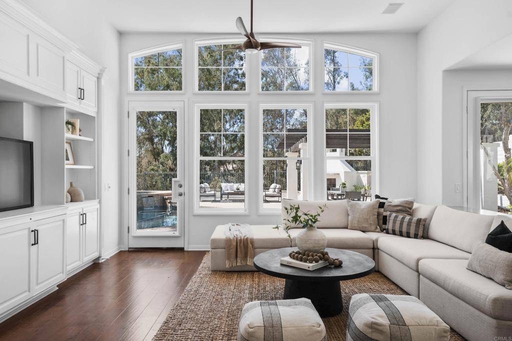 Carlsbad, CA 92011,1345 Corvidae ST